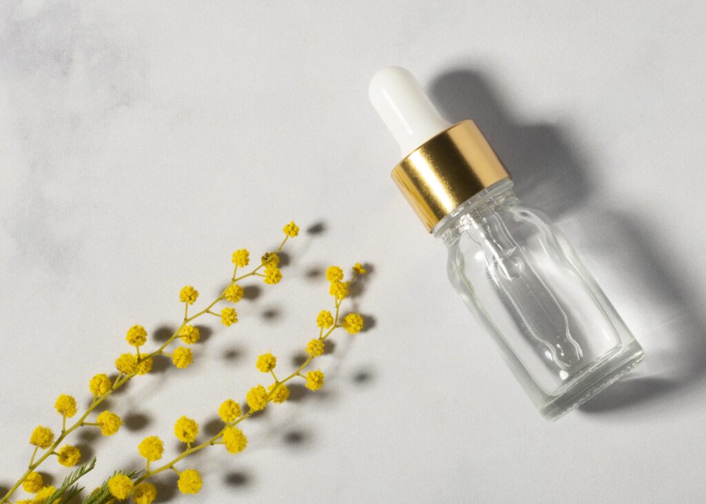 bouteille-de-serum-et-vue-de-dessus-de-la-plante